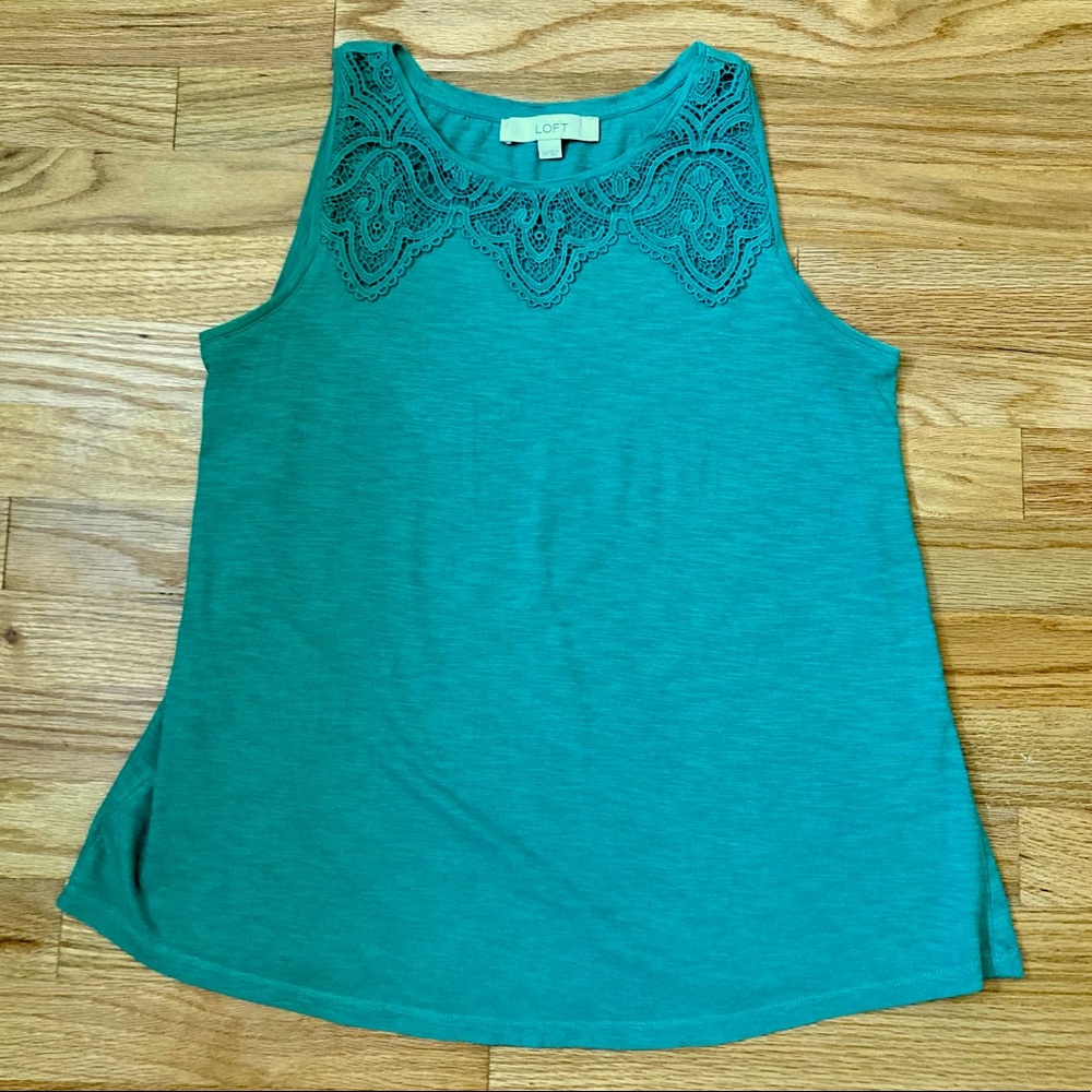 Loft tank with appliqué detail